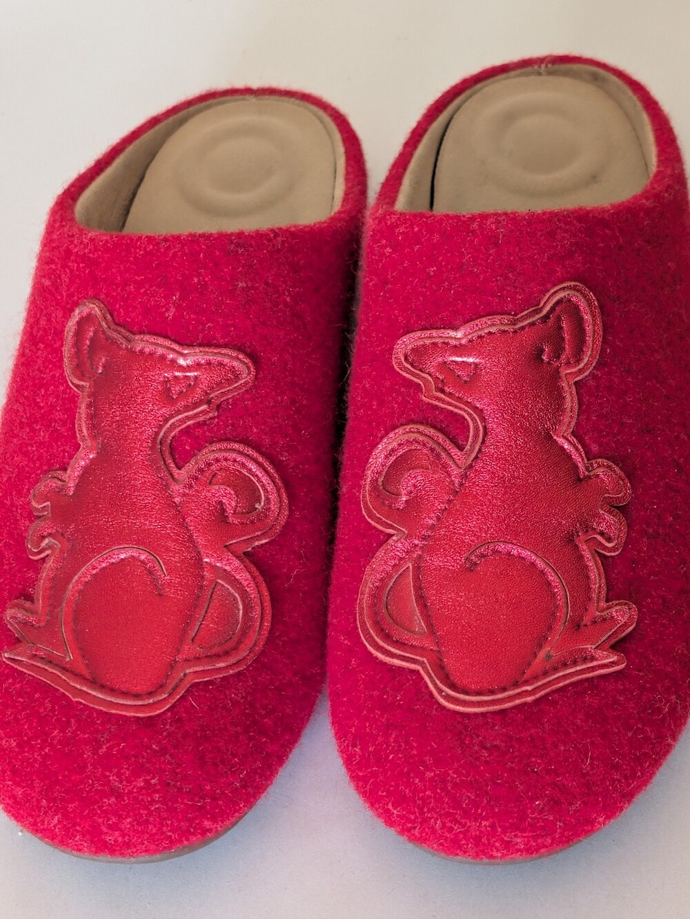 FitFlop Women's Unique Red Wool Mouse Embroidered Slippers size 9